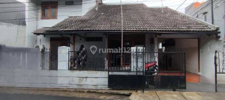 Dijual rumah minimalis pinggir jalan raya lokasi strategis daerah perumnas klender 1