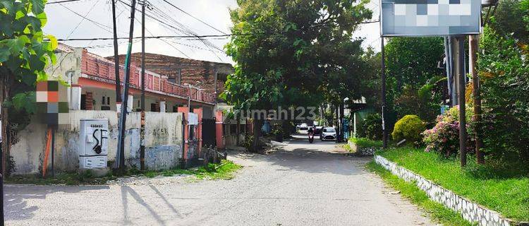 RUMAH HALAMAN LUAS DI PINGGIR JALAN POSISI HOOK DI SM RAJA 1