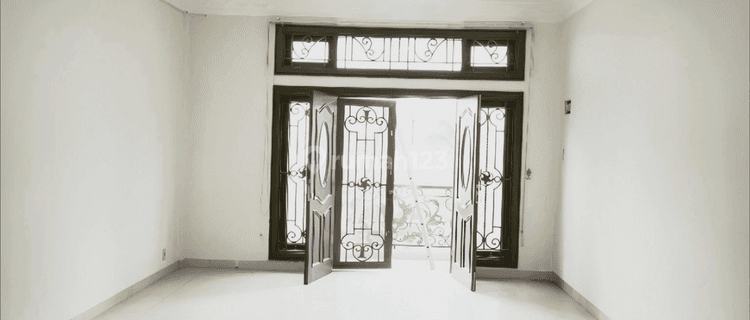 Villa mewah di komplek sari mas jalan putri hijau 1
