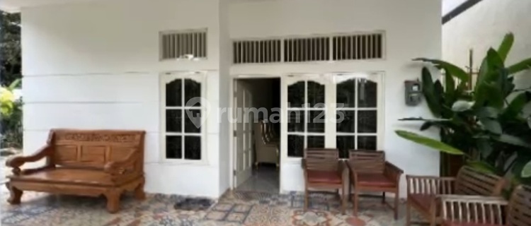 Disewakan Rumah Asri & Furnished Dekat Akpol 1