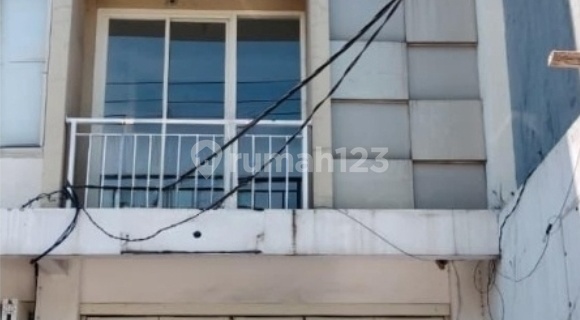 3-Floor Shop House on Mulyosari Main Road, Good Location 1