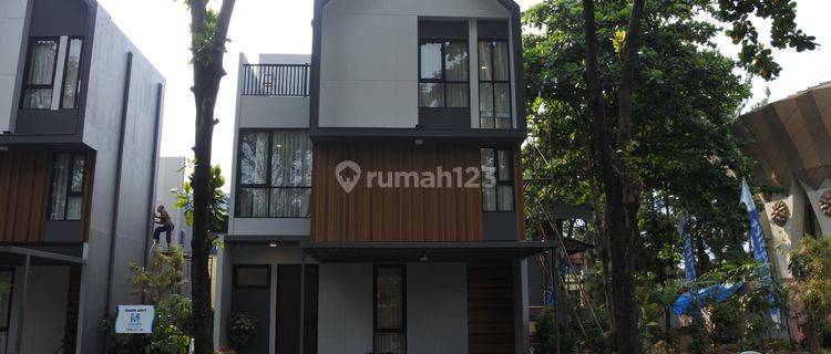 Rumah mewah cluster terbaru di Kota wisata hanya lima menit dari pintu toll 1