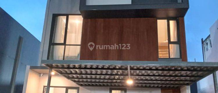 Rumah 3 Lantai di Kota wisata SHM di cluster terbaru 1