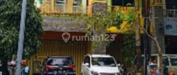 Price of shops on Jaksa Agung Suprapto Street, strategic location, 3 shops available. 1