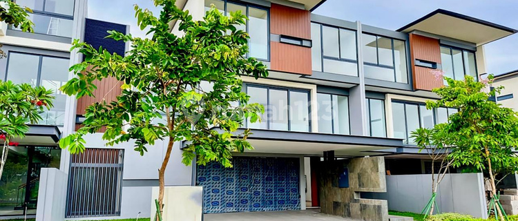 Brand New 3-Story Luxury House in Navapark Cluster Lyndon BSD 1