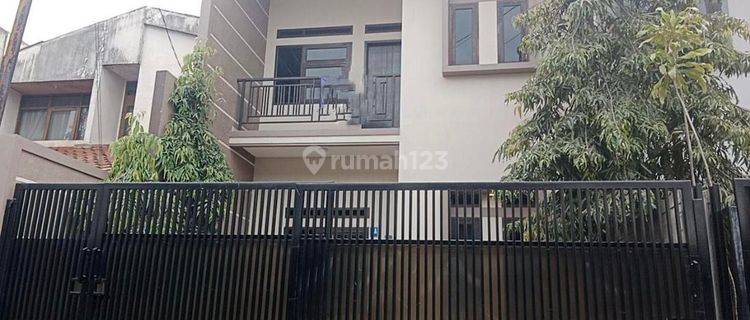 Rumah 2 Lantai Baru SHM di Jln Hasan Saputra Bandung Dekat Tsm 1