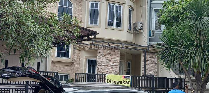 Rumah Terawat Di Kencana Loka Bsd Tangerang  1