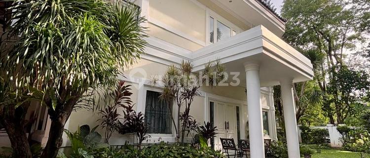 Well-Maintained Vintage House in the Elite Area of Kebayoran Baru 1