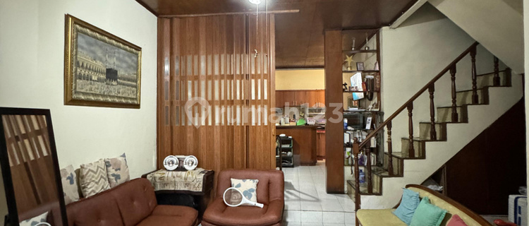 2-Story House Near Public Facilities Flood-Free in Rawamangun S7874 1