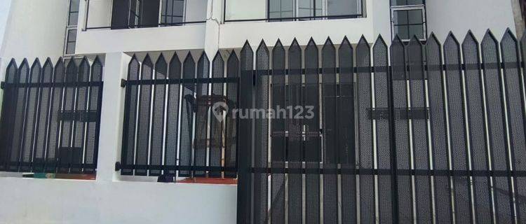 Rumah Dijual Di Villa Melati Mas 2 Lantai Baru Siap Huni 1