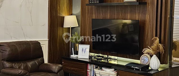 Minimalist Modern House Like New, Very Beautiful in Sayap Setra Duta 1