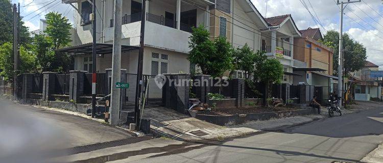 Rumah strategis cocok untuk kantor homestay strategis demangan baru, Gejayan, dekat UGM, UNY, Sanata Dharma, UIN. Lokasi premium, Murah Butuh Uang  1