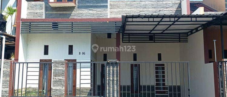 Rumah di Solo Karanganyar Jawa Tengah 2 Lantai SHM Sudah Renovasi 1