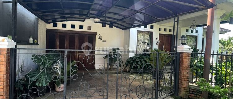 For Sale 2-Story House Corner Position in Complex Strategic Location 1