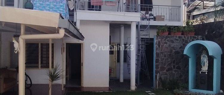 Rumah Dijual Terawat Jarang Ada Daerah Strategis Untuk Tinggal Atau Untuk Kantor 10 Mnt Ke Rs Boromeus.10 Menit Ke Sekitar Cihapit 1