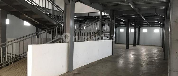 Warehouse-style Shop House for Sale, Strategic Location in Sayap Dulatip, Bandung 1
