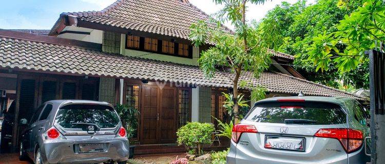 Rumah Lama Bagus & Terawat  Di Jl Yusuf Adiwinata, Menteng 1