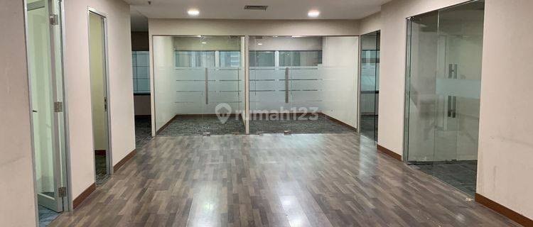 Sewa Kantor 281 M2 Sdh Partisi di Mayapada Tower Sudirman, Nego 1