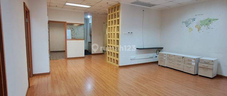 Sewa Kantor Semi Furnis 163 m2 di Office 88 Kasablanka, Lokasi Premium 1