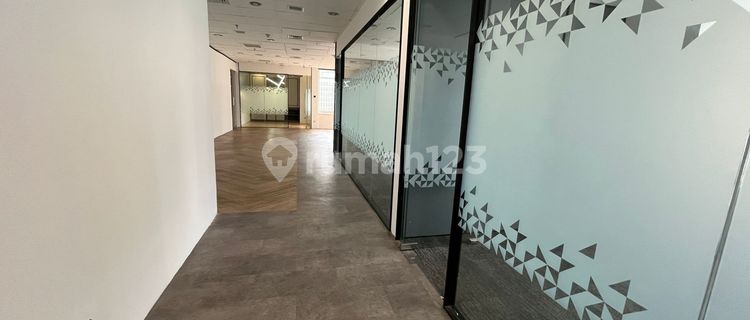 For Rent Kantor di Menara Sudirman SCBD 300 m2, Kondisi Sdh Partisi 1