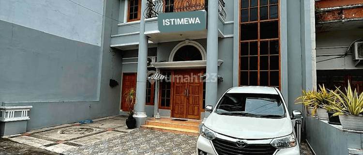 RUMAH MEWAH 2 LANTAI GAYA EROPA FULL FURNISHED DALAM PERUMAHAN 1