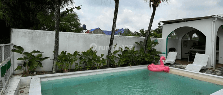 Villa Cantik Estetik Fully Furnished Dengan Kolam Renang 1