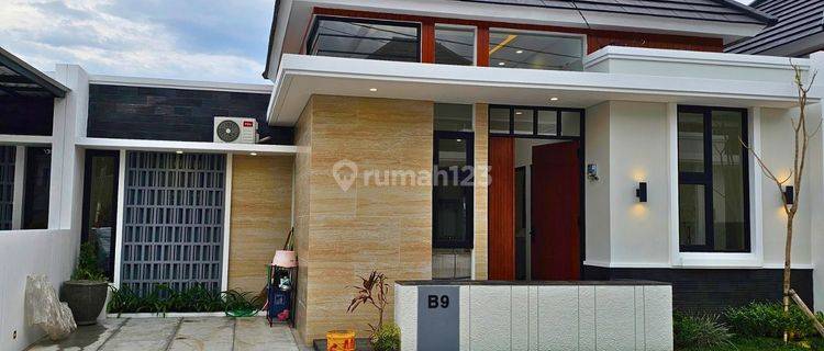 Rumah Modern Perum One Gate Strategis Dekat Budimulia Tajem Maguwo. Dekat Pakuwon Mall 1