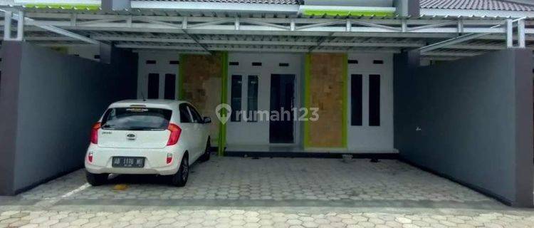 RUMAH BESAR MURAH UTARA PASAR GODEAN SLEMAN. DEKAT RUMAH SAKIT ATUROS 1