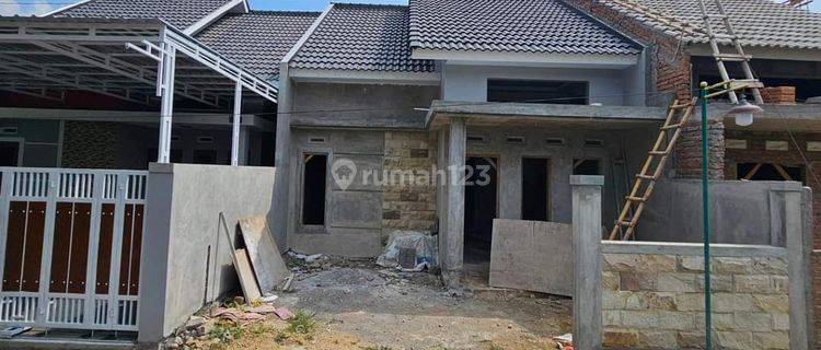 RUMAH MODERN MINIMALIS DEKAT PASAR GODEAN. STRATEGIS 100 M DARI JALAN RAYA 1