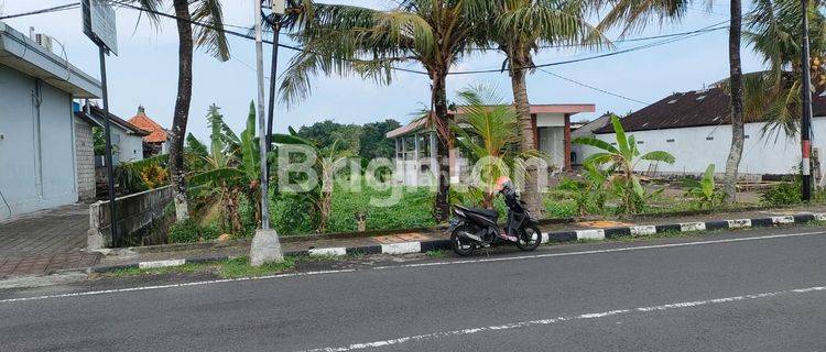 Land main road area of Tanah Lot tourist attraction 1