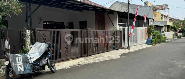 Dijual Cepat Rumah Bagus Shm - Sertifikat Hak Milik Di Bintaro Sektor 2, Bintaro 1