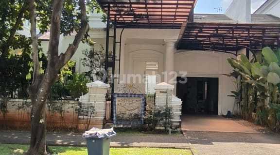 Fully Furnished House with Swimming Pool in Strategic BSD Area 1