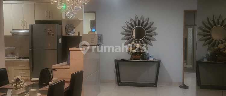 Apartemen Hampton Park 2 Kamar Tidur Furnished 1