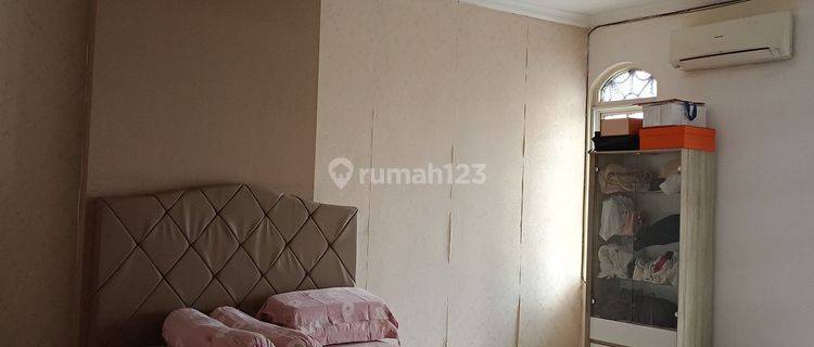 Katamaran Indah Pik Uk 8x26 Full Furnishe 2,5 Lantai 4+1 Br Bagus 1