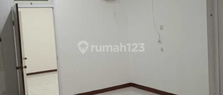 Muara Karang Uk 6x20m2 hadap Selatan 2 Lantai 3+1 BR ada 4 AC SHM 1