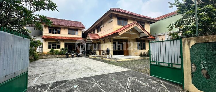 Strategic Base Jati Dorm – Near Campus, Market & Mall 1