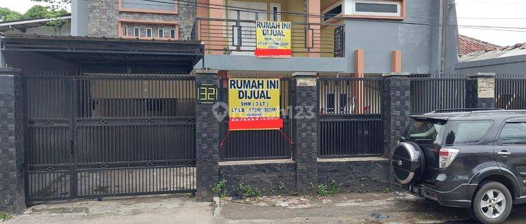 Rumah Hook Modern 3 Lantai Hanya 10 Menit Dari Tol Cijago 1