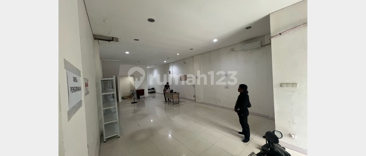 For Sale 4-Street Shop Floor Affordable Price Pancoran South Jakarta Ready to Use 1