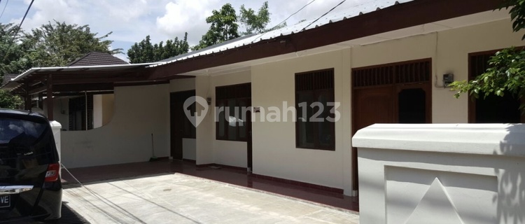 For Sale Executive House / Boarding House (3 Units) in Cirendeu, South Tangerang (aa-jp) 1