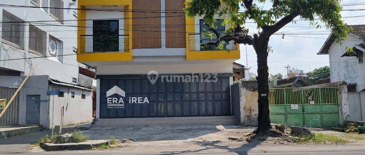 Disewakan Cepat Ruang Usaha 2 Lantai SHM di Surakarta, Serengan 1