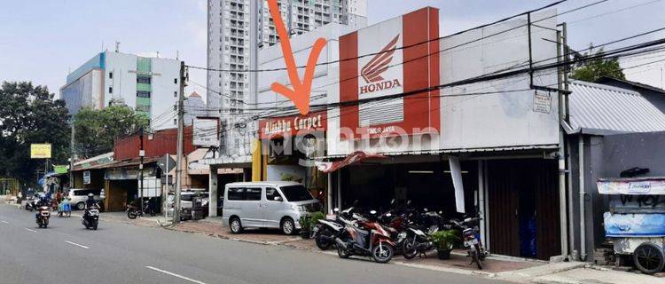 /  RUKO ATAU TEMPAT USAHA DAERAH TEBET, SANGAT STRATEGIS, JAKARTA SELATAN. LOKASI DI JALAN RAYA UTAMA 1