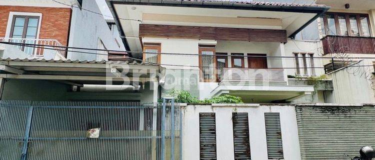 JUAL / SEWA RUMAH KAWASAN PANGLIMA POLIM, JAKARTA SELATAN. AKSES MUDAH, HANYA 5 MENIT KE BLOK M SQUARE 1