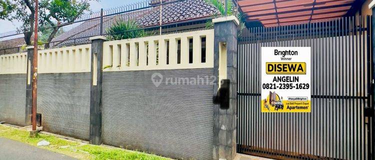 FOR RENT! RUMAH CANTIK, MINIMALIS MODERN KAWASAN KEBAYORAN LAMA, JAKARTA SELATAN. ADA POOL. DEKAT SENAYAN CITY 1