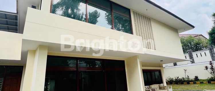 SEWA RUMAH SUPER LUAS DAERAH KEMANG, JAKARTA SELATAN. AKSES LANGSUNG JALAN RAYA, DEKAT LIPPO MALL KEMANG 1