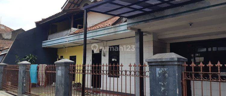 Rumah 1.5 Lantai 8 Kamar Tidur di Karasak, Bandung 1