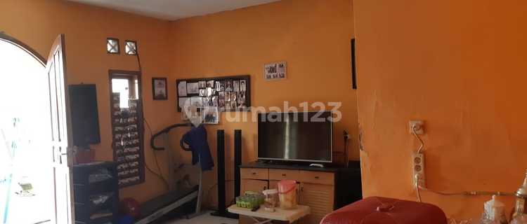 Spacious Yard House Perfect for Relaxing in Graha Rancamanyar 1