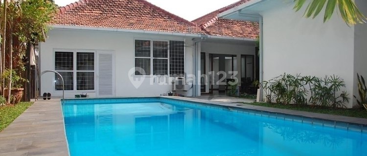 For Sale Beautiful Vintage House in Menteng Strategic Location 1
