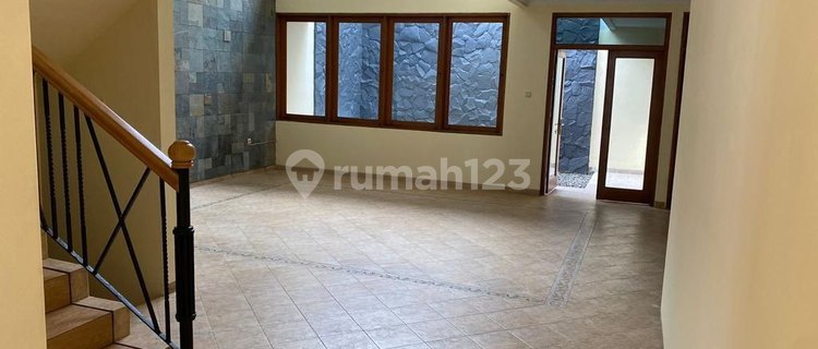 Disewakan Rumah Bagus di Kebayoran Baru Jakarta Selatan 1