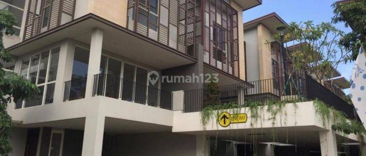 Rumah Bagus di Wbm Cluster Noterdame Blok J1 No. 8 Surabaya 1