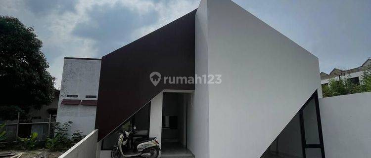 EKSKLUSIF RUMAH UNIK KONTEMPORER DAERAH TITI KUNING  1